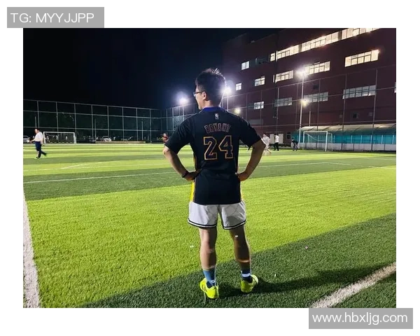 足球明星时尚背包搭配解析与精彩穿搭图片分享 足球明星时尚背包搭配解析与精彩穿搭图片分享