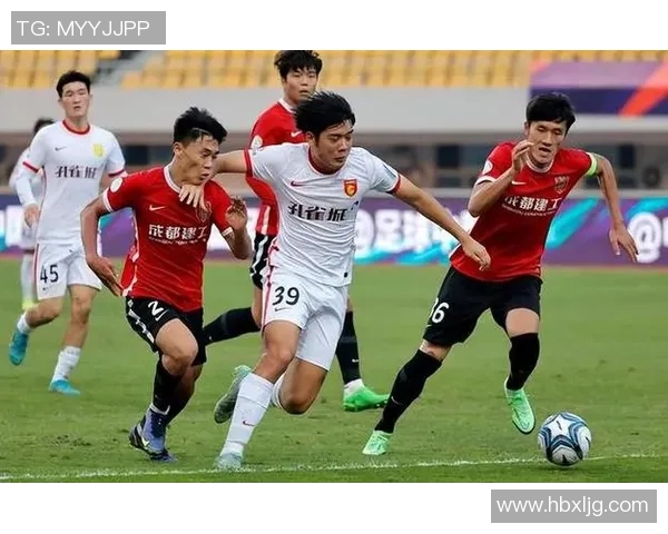 成都迎来足球巨星加盟引发球迷热议与期待