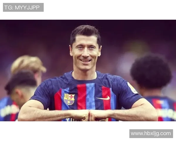 足球明星的帽子选择揭秘时尚与个性的完美结合 足球明星的帽子选择揭秘时尚与个性的完美结合